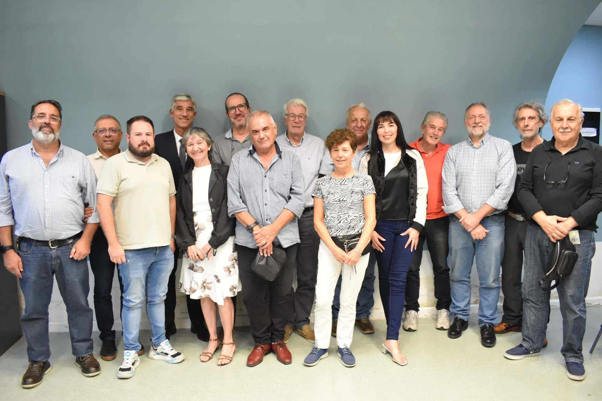 Integrantes de la AATN posan juntos durante una reunión institucional.